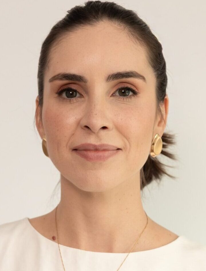 Dra. Patrícia Silveira em consultório